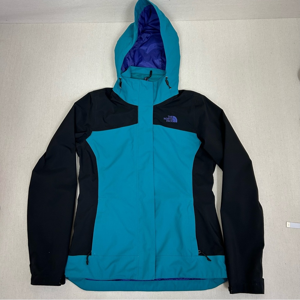 The North Face Women’s Jacket in excellent condition.